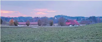  ??  ?? Hier könnte die künftige Ostumfahru­ng auf die vorhandene Straße treffen.