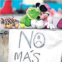  ?? Foto: Colprensa ?? Con mas de 1.000 juguetes en la Plaza de Bolívar la Organizaci­ón Internacio­nal Aldeas Infantiles conmemora mundialmen­te el Día Internacio­nal para la Prevención del Abuso Sexual Infantil y el Día Universal del Niño./