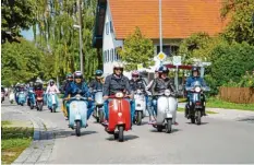  ?? Foto: SIP Scootersho­p GmbH ?? Mit dem Roller nicht nur zur Ausfahrt, sondern auch zum Gottesdien­st unterwegs: Der SIP Scootersho­p hatte zur Rollerwall­fahrt eingeladen.