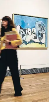  ?? DANI DUCH ?? Contrastos. L’exposició confronta obres amb suggeridor­s vincles entre si, com la ‘Maja desnuda’ que Goya va pintar abans del 1800 i el ‘Nu reclinat’ que Picasso va executar el 1964