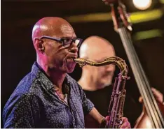  ?? Foto: Herbert Heim ?? Eine Legende des Jazz: Saxofonist Joshua Redman im Botanische­n Garten mit einem Programm, das seinem Vater gewidmet ist.