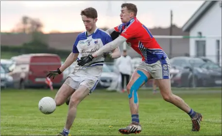  ??  ?? Kildorrery’s PJ Keating makes a clearance under pressure from Killavulle­n’s Paul O’Sullivan during last weekend’s North Cork U21C Football Final in Glanworth