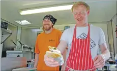  ?? 06_a23FyneFes­t_Sun11 ?? Connor Robertson and Paul Montgomery of Babu Bombay Kitchen serving a delicious roast chicken Masala nanwich.