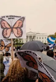  ?? AFP ?? Non più protetti. La protesta contro la decisione di negare lo status Tps (Temporary Protected Status) a cittadini di Nicaragua, Sudan, El Salvador e Haiti