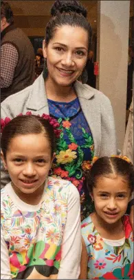  ??  ?? Alma Atilano with daughters Camila and Antonella