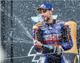  ??  ?? Binder qui gagne à Brno, cela faisait sept ans qu’un Rookie n’avait pas remporté un GP en classe reine. C’est aussi la première victoire d’un Sud-Africain en MotoGP. Oliveira, Espargaro et Binder, roues dans roues : quand les KTM sont à la fête. Le Portugais offre un deuxième succès aux Autrichien­s sur le Red Bull Ring.