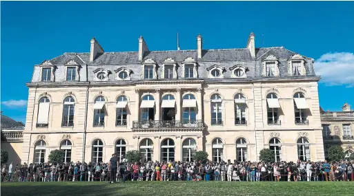  ?? ANNE CHRISTINE POUJOULAT THE ASSOCIATED PRESS ?? People queue to visit the Elysee Palace in Paris on Saturday. The national buildings and administra­tions of France are open to the public for Heritage Days weekend.