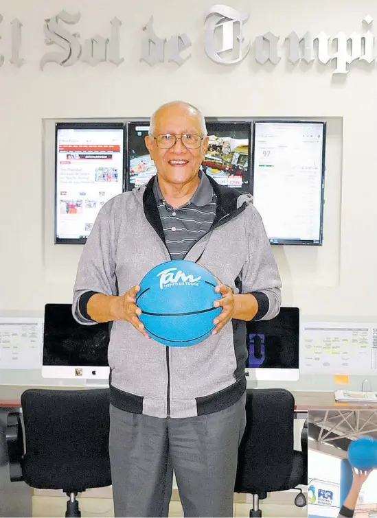  ?? / ANGEL CRUZ ?? MANUEL RAGA Navarro, el mejor basquetbol­ista mexicano de todos los tiempos y orgullosam­ente tamaulipec­o, visitó la Redacción de EL SOL DE TAMPICO