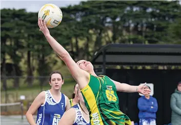  ?? ?? Above: Hill End goal shooter Lee Willis is at full stretch in the goal ring against Thorpdale in B grade. Hill End won 75-8.
Right: Hill End’s Alison Ruddell and Thorpdale’s Kyrsten Mason tangle in their battle for the ball.
Left: Bunyip wing defence Matilda Cunningham looks down court in B grade.
Below: Hill End’s Molly Green takes a centre pass as Thorpdale’s Kyrsten Mason defends in B grade.
Mid Gippsland photograph­s by CRAIG JOHNSON.