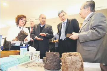  ??  ?? (From left) Lulie, Hanell, Adenan, Mah and Uggah having a discussion on soil type at one of the booths at IPC.