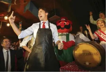  ?? CHRIS WATTIE/REUTERS ?? Justin Trudeau was a hit at the Oktoberfes­t party at Hubertusha­us in Kitchener this week.