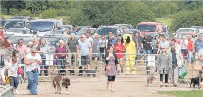  ??  ?? Pictured are dog lovers arriving at last year’s event.