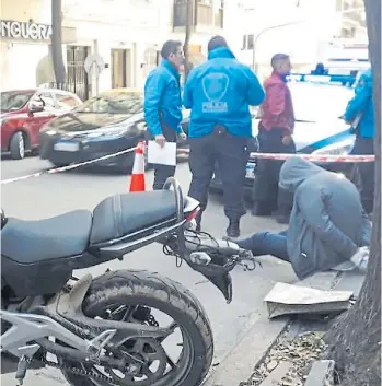  ??  ?? Final. Un “piloto” detenido este año en el barrio porteño de Recoleta tras un asalto.