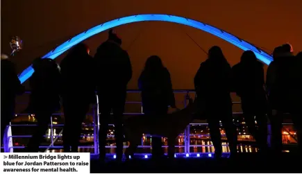  ??  ?? > Millennium Bridge lights up blue for Jordan Patterson to raise awareness for mental health.