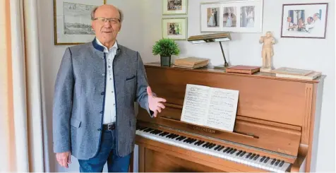  ?? Foto: Ronald Hinzpeter ?? Der Illertisse­r Fritz Unglert schafft es mit viel Charme, hochkaräti­ge Klassikkon­zerte in der vermeintli­chen Provinz auf die Beine zu stellen. Und natürlich ist er selber Musiker aus Leidenscha­ft.