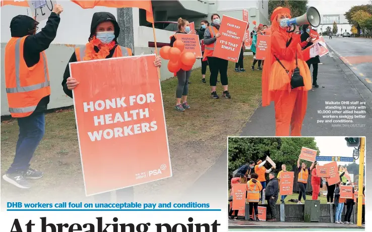  ?? MARK TAYLOR/STUFF ?? Waikato DHB staff are standing in unity with 10,000 other allied health
workers seeking better pay and conditions.