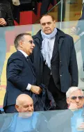  ??  ?? Il presidente della Fiorentina Mario Cognigni insieme al sindaco di Benevento Clemente Mastella A sinistra Marco Benassi esulta dopo il primo gol in viola