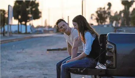  ?? | PHOTO : MOMENTUM PICTURES ?? Jonathan Tucker et Lily McInerny brillent dans ce film sur les fragilités de l’adolescenc­e.