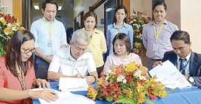  ??  ?? At the MOA signing are (seated) Dr. Ma. Lusiana M. Bautista, municipal health officer; Mayor Artemio Q. Chan; Connie Angeles, SMFI executive director for health & medical programs; and Engr. Eduard G. Dimaliwat, SM City Rosales building admin officer....