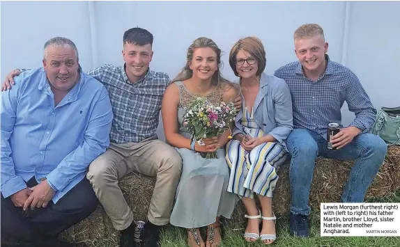  ?? MARTIN MORGAN ?? Lewis Morgan (furthest right) with (left to right) his father Martin, brother Lloyd, sister Natalie and mother Angharad.