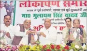  ?? HT PHOTO ?? SP chief Mulayam Singh Yadav releasing the biography ‘Badhtey gaye sahasik kadam,’ in Lucknow on Saturday.