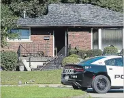  ?? CATHIE COWARD THE HAMILTON SPECTATOR ?? The aftermath of a fatal fire at 8 Greening Crt. in Dundas Monday morning.