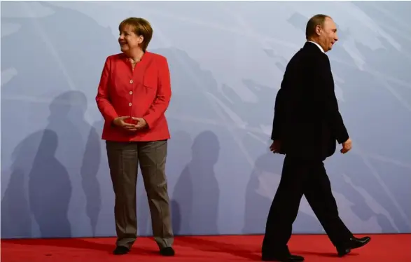  ?? PHOTO BERND VON JUTRCZENKA. POOL. REUTERS ?? Angela Merkel et Vladimir Poutine au G20 de Hambourg, en juillet 2017.