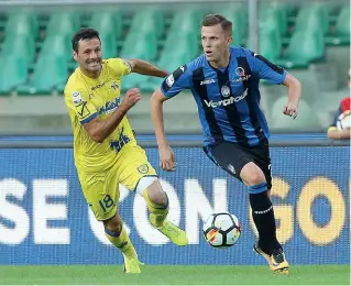  ??  ?? Tecnico Ilicic in azione a Verona. Allo sloveno è stato annullato un gol: sarebbe stato il cinquantes­imo in Serie A