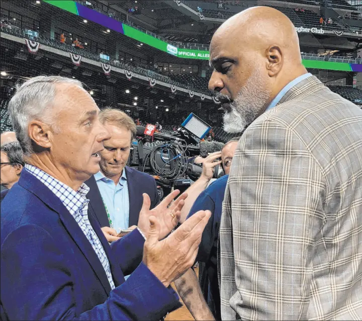  ?? Ron Blum The Associated Press ?? The clock is ticking on negotiatio­ns between MLB Commission­er Rob Manfred, left, and Major League Baseball Players Associatio­n executive director Tony Clark.