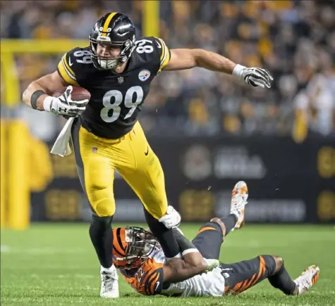  ?? Steph Chambers/Post-Gazette ?? When healthy, Vance McDonald is a tight end defenders find hard to bring down. The emphasis is on the phrase: When healthy.