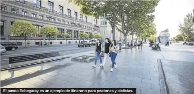  ??  ?? El paseo Echegaray es un ejemplo de itinerario para peatones y ciclistas.