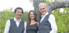  ?? FOTO: ROLAND SCHWEIZER ?? Tizian Jost, Katrin Avison und Walter Sittler (von links) sind per Livestream im Ravensburg­er Konzerthau­s zu sehen.