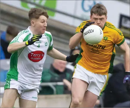  ??  ?? Wing-back Brian O’Neill making a determined bid to break away from Damien Bourke of Na Gaeil during the first-half.