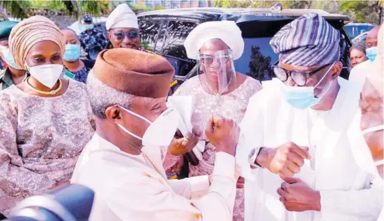  ??  ?? Babajide Sanwo-olu (r), Lagos State governor, exchanging pleasantri­es with Yemi Osinbajo, vice president, while VP’S wife, Dolapo (left) and others watch with admiration during the funeral service of Olubunmi Oyediran (first daughter of the late Obafemi Awolowo), at All Saints Church, Jericho, Ibadan.