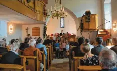  ?? Foto: Edith Sandmeyer ?? Das Bild in der Kirche zeigt Pfarrer Markus Paulsteine­r mit dem Kindergott­esdienst.