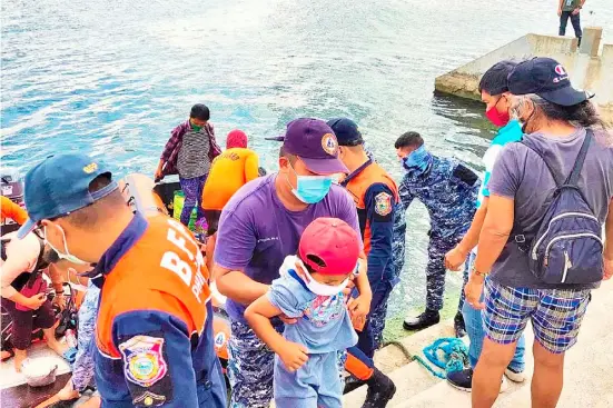  ?? PHOTOGRAPH COURTESY OF PCG ?? PHILIPPINE Coast Guard, Talisay police and firefighte­rs and disaster risk management office personnel lead people out of Taal Island after the volcano showed increased seismic activities on Monday. Inspection and monitoring continued yesterday.