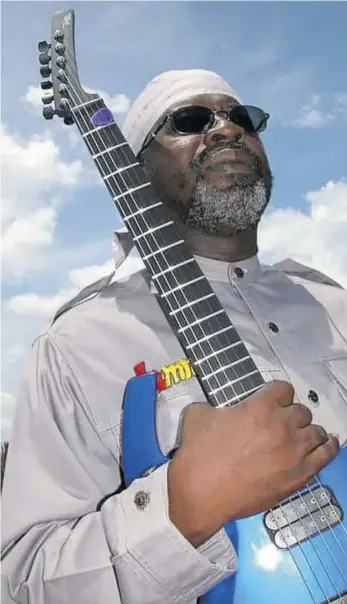  ??  ?? Winston “Bo Pee” Bowen with his Parker Fly guitar