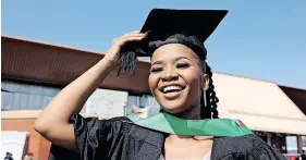  ?? Isithombe: SITHUNYELW­E ?? UNKSZ Lungile Hadebe obethweswa iziqu e-UKZN