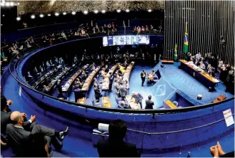  ??  ?? MAIORIA SIMPLES Senadores de 13 partidos são contrários ao fim das prisões