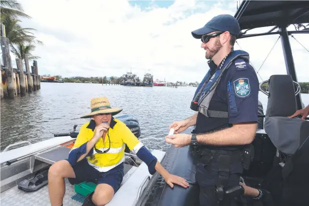  ?? Picture: ANNA ROGERS ?? TESTING TIMES: Cairns boatie Bill Raymond is tested by water police Senior Constable Adam Blaik.