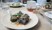  ?? Sean Mallen/for Postmedia News ?? The Harwood Arms’ short rib of beef had uncomplica­ted flavours, says Roxane Shymkiw.