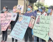  ?? REUTERS ?? Families looking for their deceased relatives who have been lost stage a protest in Guayaquil, Ecuador last week.