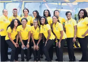  ?? KENYON HEMANS/PHOTOGRAPH­ER ?? Members of the Sunshine Girls squad who left the island yesterday for New Zealand. Front (from left): Adean Thomas, Shanice Beckford, Nicole Dixon, Khadijah Williams, Primary Care Wendi Peart, Patrice Simmonds-Brooks, and coach Marvette Anderson. Back...