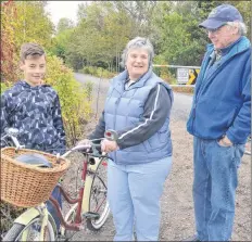  ?? KIRK STARRATT ?? Twelve-year-old Alex Blanchard of Wolfville, Cora Mae Morse of Grand Pré and Peter Newbould of Grand Pré at the official opening of the last section of the Harvest Moon Trailway.