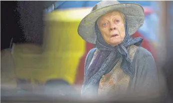  ?? FOTO: SONY ?? Sie erschreckt Kinder ebenso wie wohlmeinen­de Mitmensche­n aus der Nachbarsch­aft: Miss Shepherd (Maggie Smith) als „The Lady in The Van“.