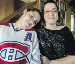  ?? DAVE SIDAWAY / MONTREAL GAZETTE ?? Joy Phillips and her daughter, Coraleigh Kieran, 13, at their home in the Montérégie region of Montreal.