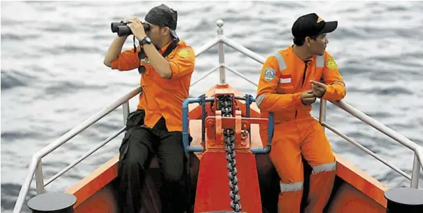  ?? Bild: SN ?? Die Küstenwach­en mehrerer Länder im Indischen Ozean halten Ausschau nach dem Flugzeug.