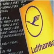  ?? FOTO: DPA ?? Annulliert­e Flüge der Lufthansa werden auf dem Flughafen Frankfurt angezeigt.