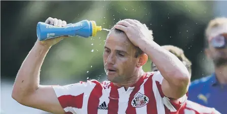  ??  ?? Lee Cattermole cools down at Wimbledon on Saturday.