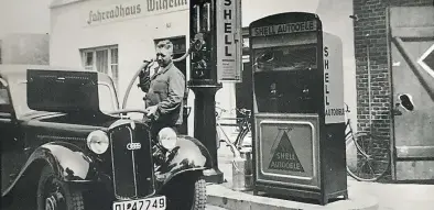  ?? BILD: WÜRDEMANN ?? Mit Service: Die Tankstelle mit Wilhelm Würdemann in den 40er-Jahren.